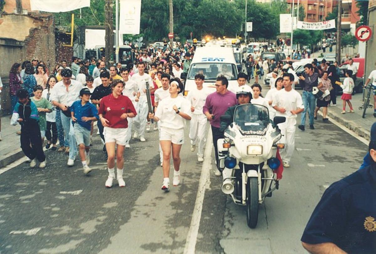 La torxa olímpica al seu pas per Viladecans el 1992.