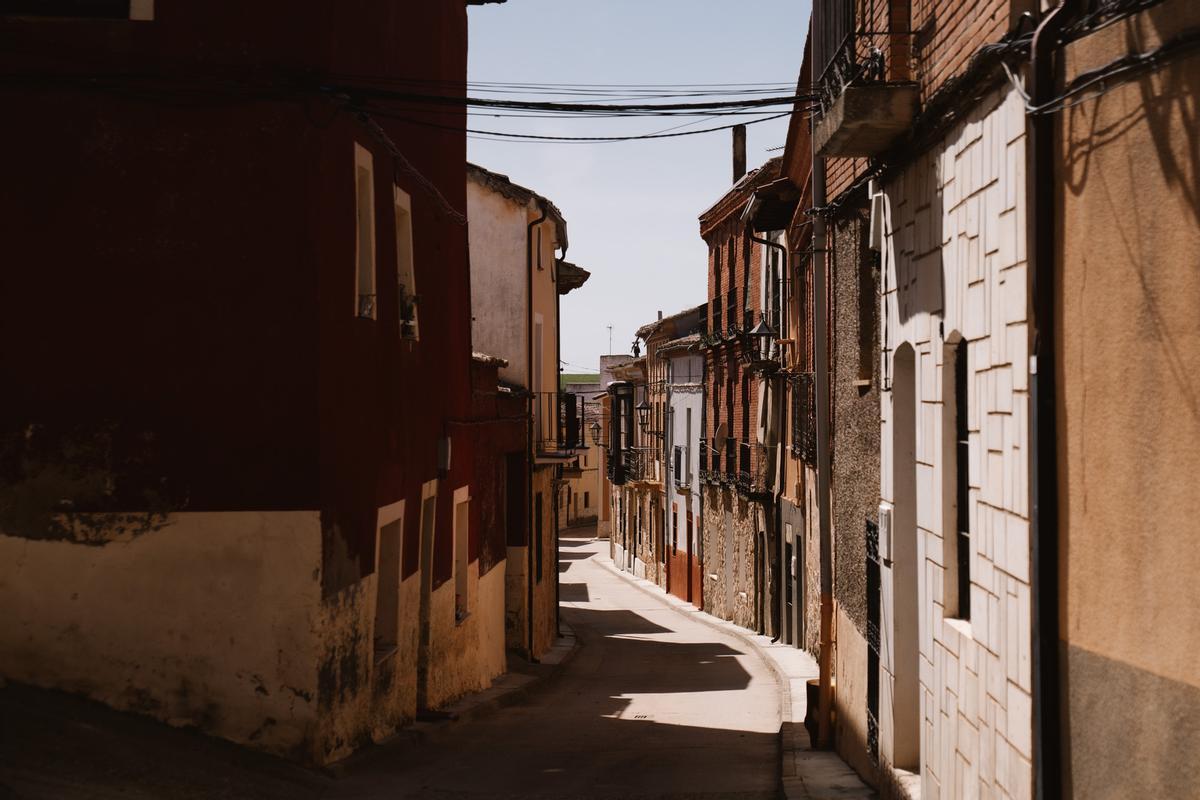 Vista de una de las calles de Gumiel de Mercado, en Burgos.