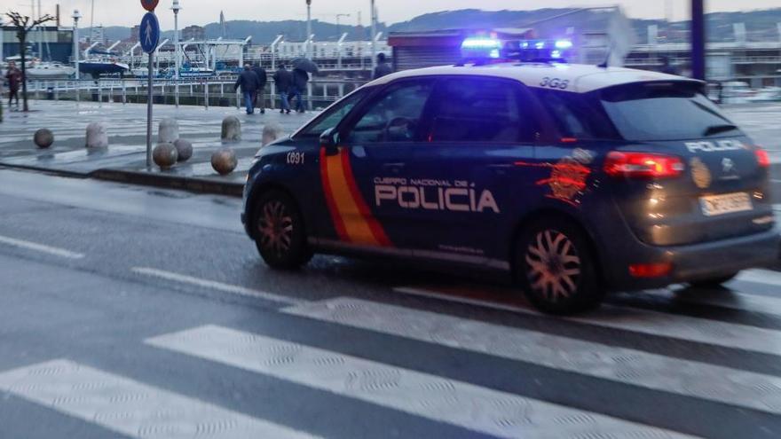 Una patrulla de la Policía Nacional en Gijón