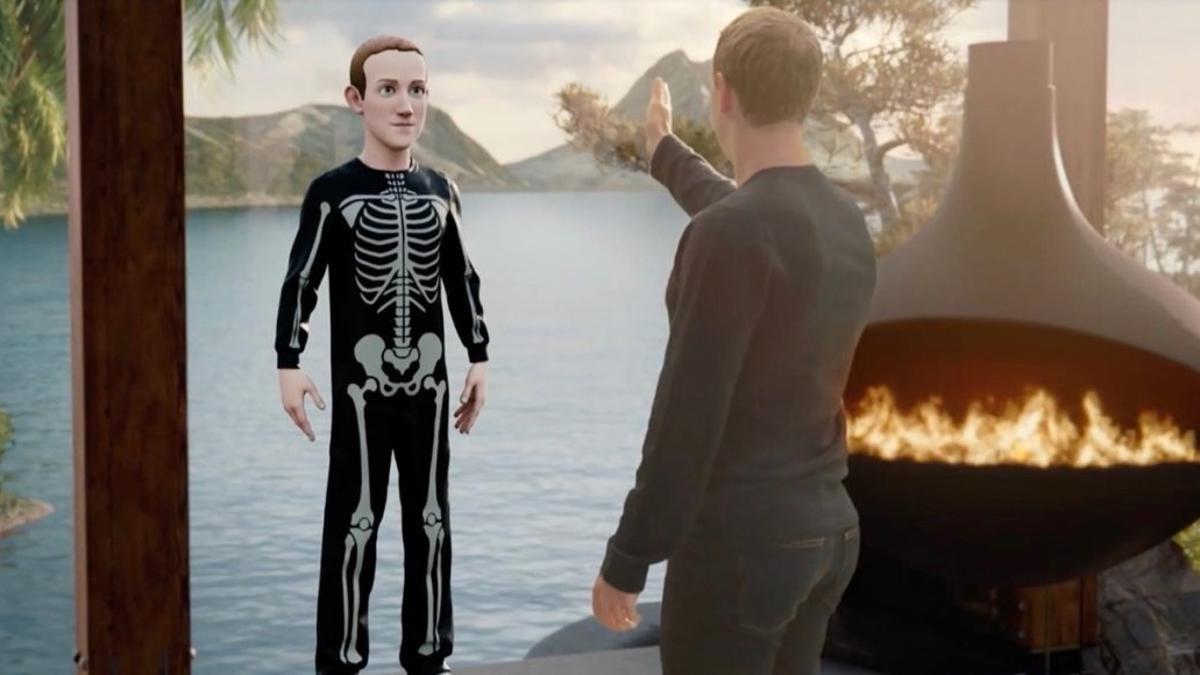 El fundador de Facebook, Mark Zuckerberg, ante su avatar en un entorno de realidad virtual