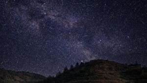 Un manto de estrellas cubre el Hotel Mas den Bruno, en el Priorat, donde han organizado un festival exclusivo para vivir el eclipse total de sol.