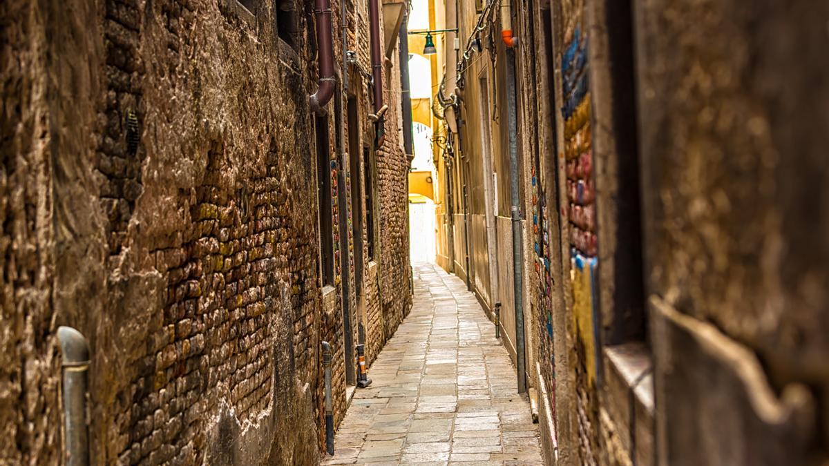 Extremadura tiene la calle más estrecha de España... y no imaginas dónde está