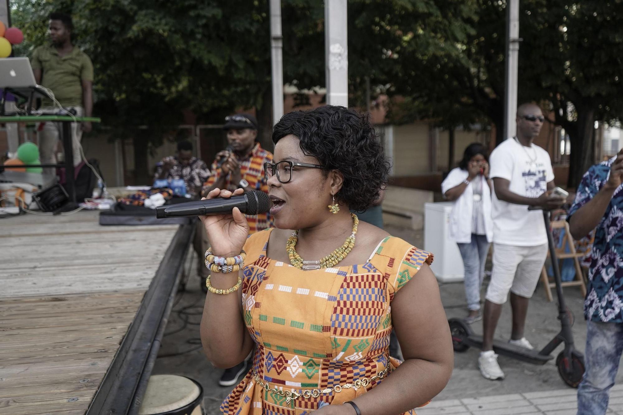 Totes les imatges de la festa solidària de la comunitat de Ghana