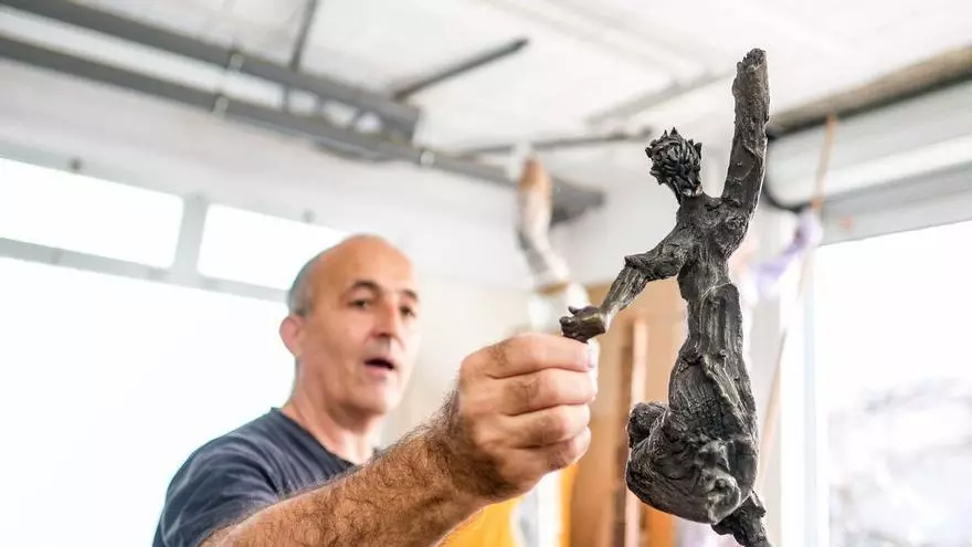 El taller de Chano, un investigador formado en la ULPGC desarrolla piezas «únicas en Canarias»