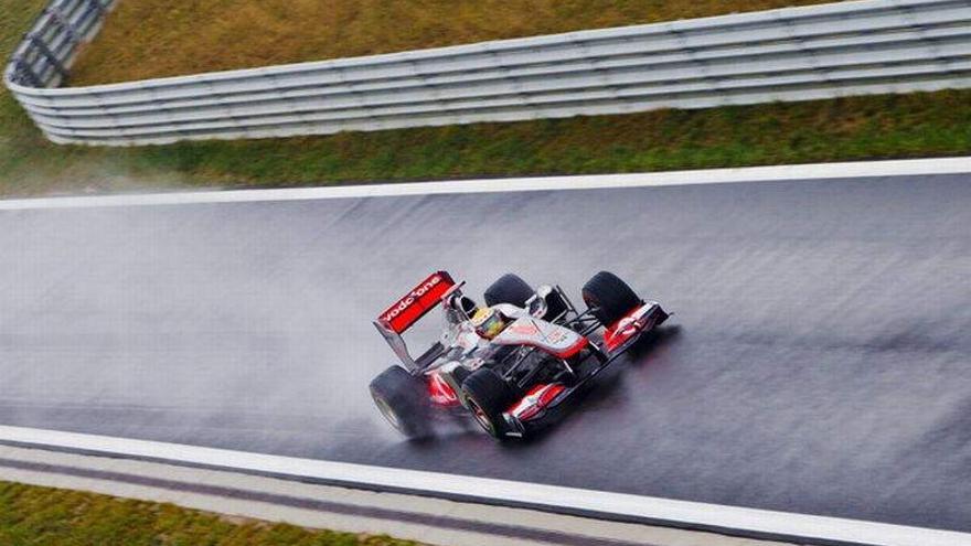 McLaren domina bajo la lluvia en Corea