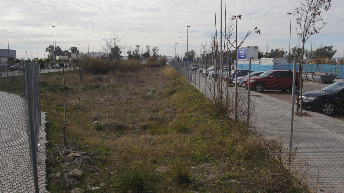 Terrenos que iban destinados a una comisaría y que albergarán el futuro parque de bomberos.