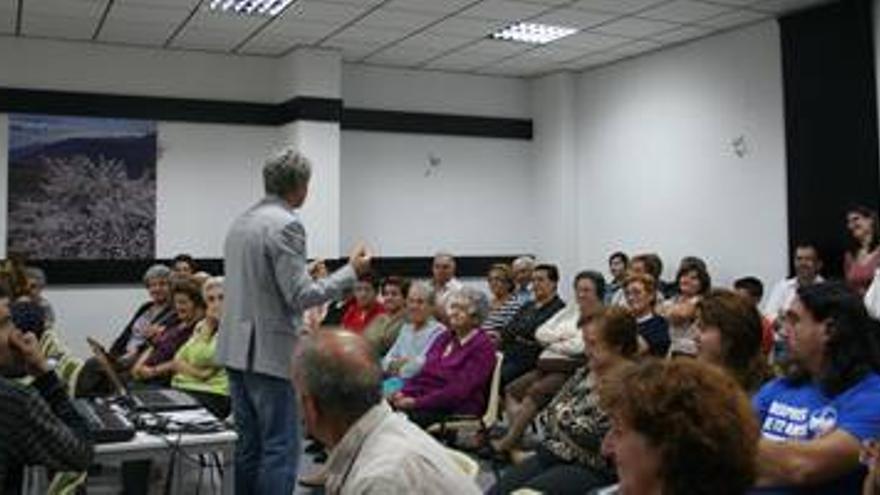 El ciclo de conferencias de Rebollar abordó ayer diversos temas relacionados con la tercera edad