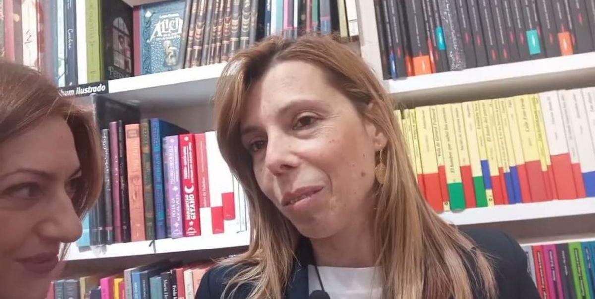 A escritora viguesa Marta Estévez, nunha entrevista / You Tube