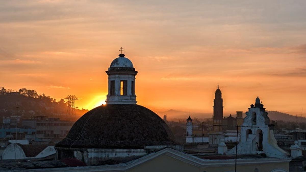 Vistas al atardecer del cielo de Puebla