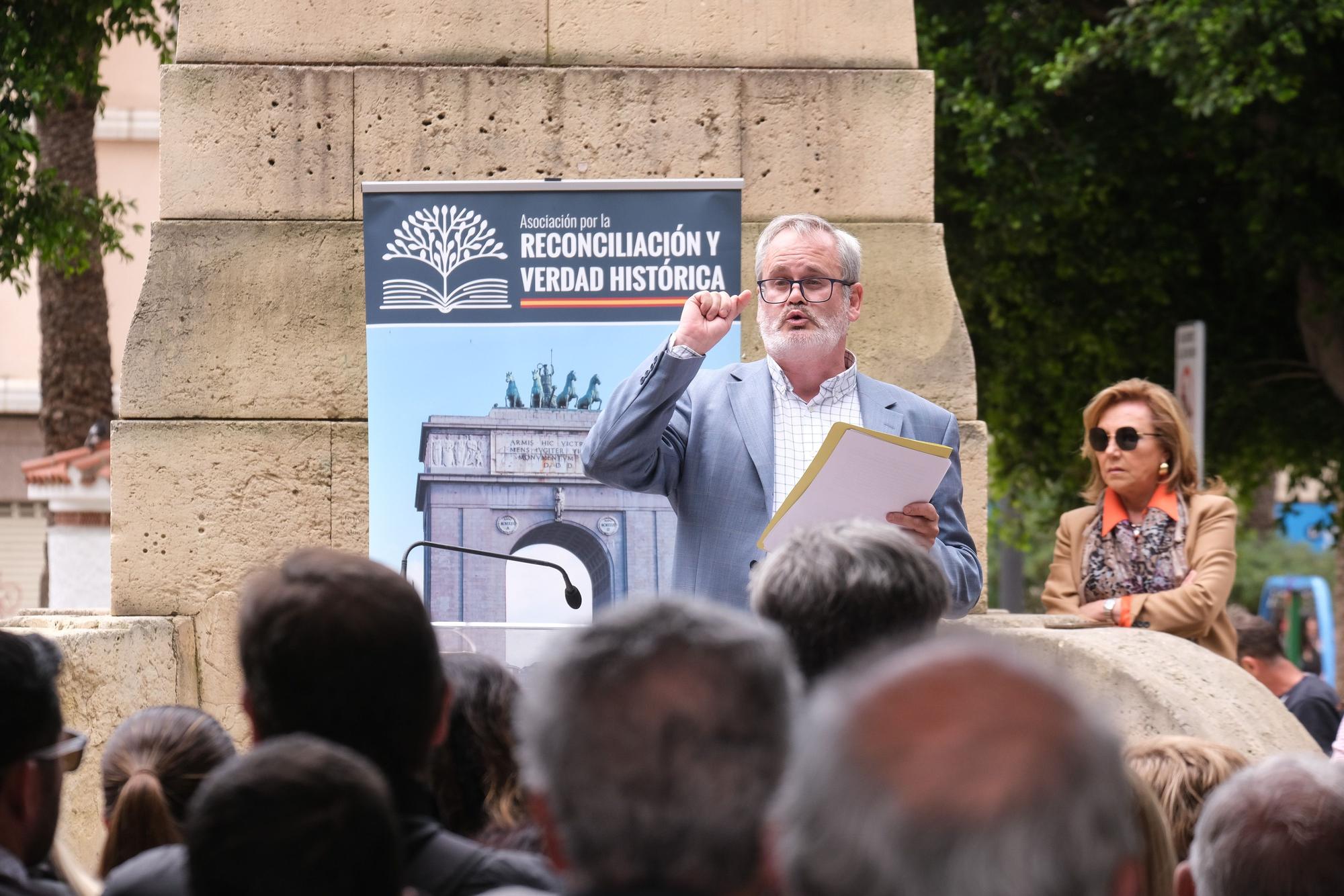 Manifestación en defensa de la cruz de Germanías en Elche