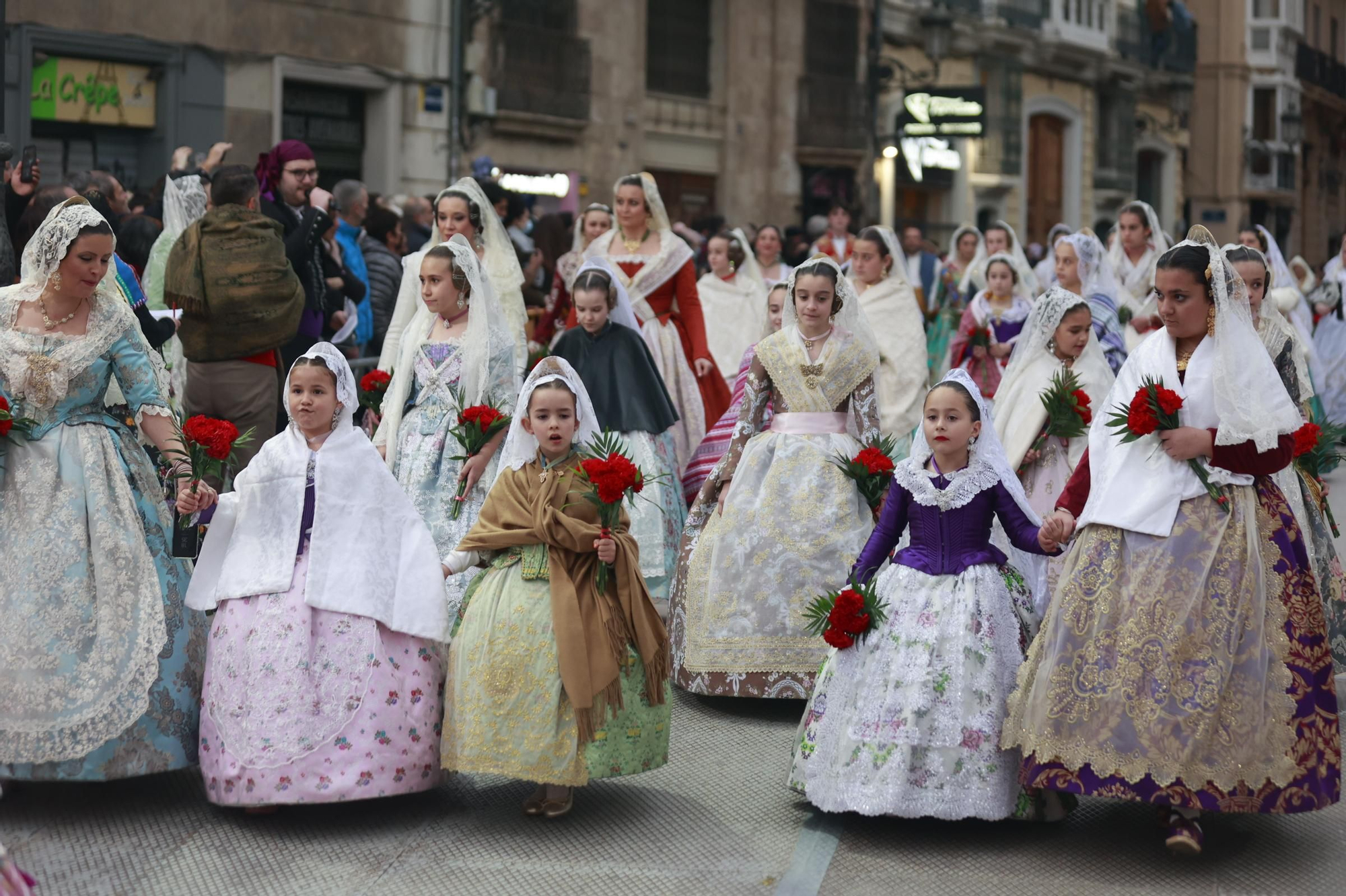 Búscate en el segundo día de ofrenda por la calle Quart (entre las 18:00 a las 19:00 horas)