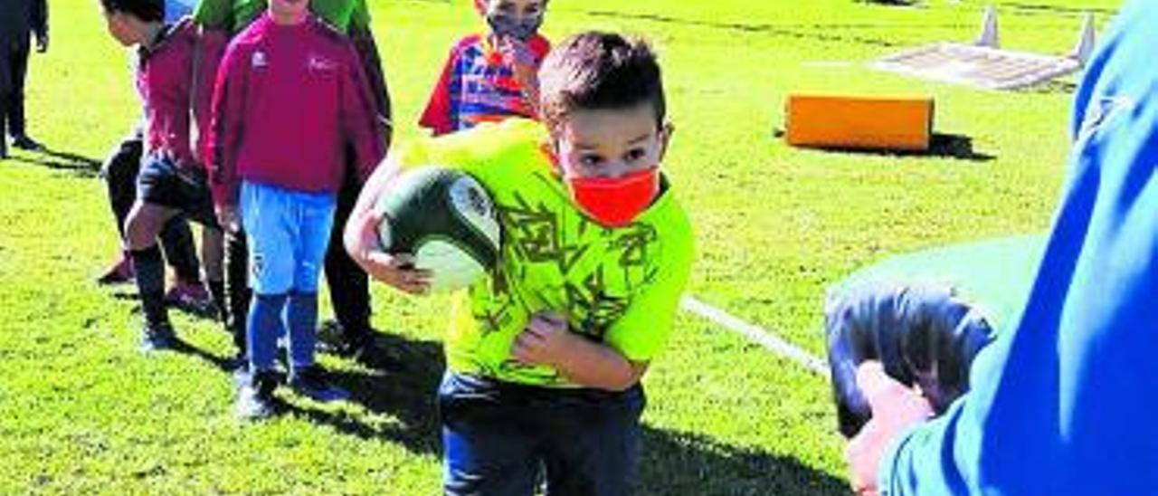 Jornada de puertas abiertas de la escuela de rugby.