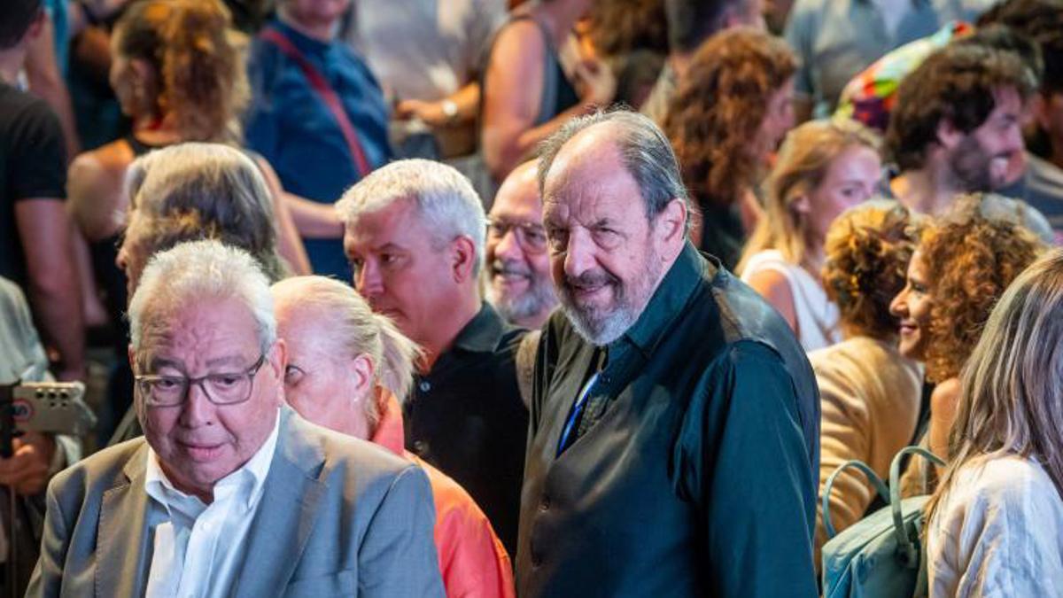 Daniel Martínez, presidente del Grup Focus, y Josep Maria Pou, director artístico del Romea, en la presentación de la temporada de Focus, en el Goya