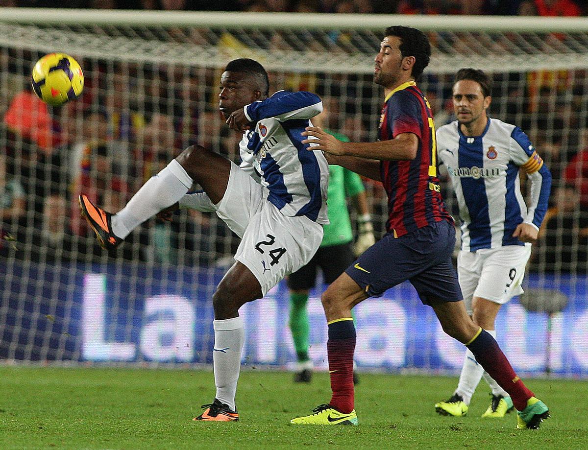 Jhon Córdoba, con la camiseta del Espanyol en un partido ante el Barça (2014)