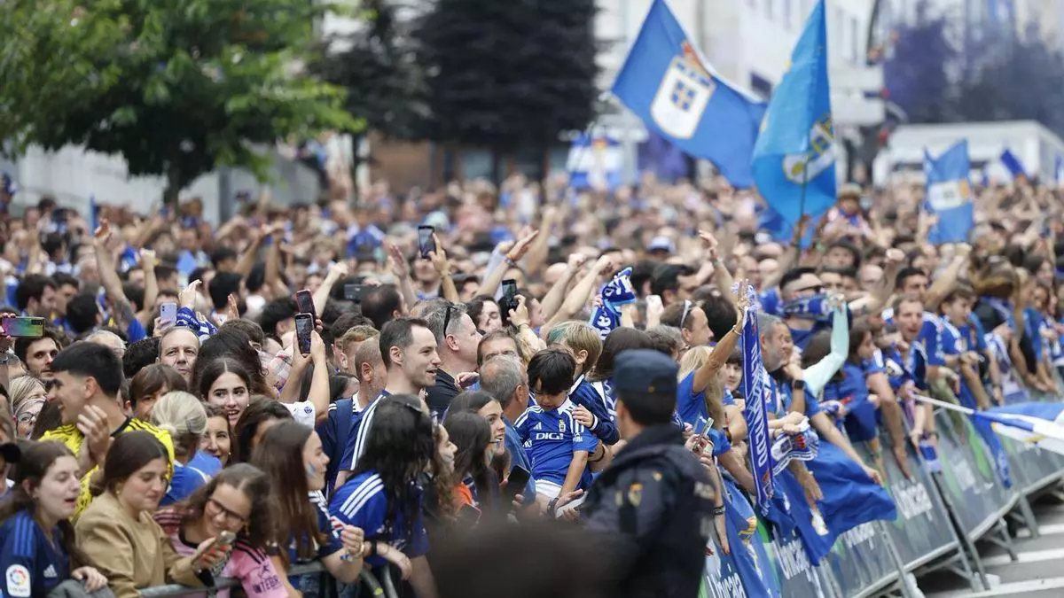 El oviedismo llora la pérdida de David Villaverde, aficionado azul muy querido: "Todo nuestro cariño y nuestro más sentido pésame"