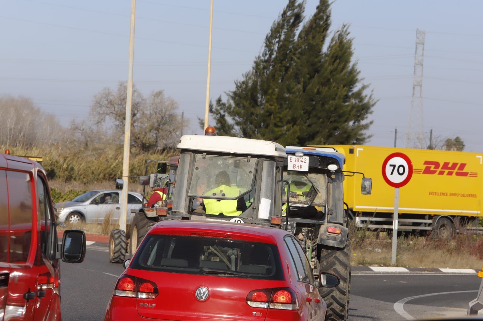 Las tractoradas dificultan el tráfico en la A-7 hacia Valencia