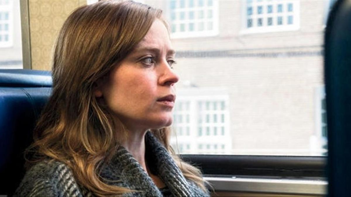 Emily Blunt, en un fotograma de la película 'The girl on the train'.