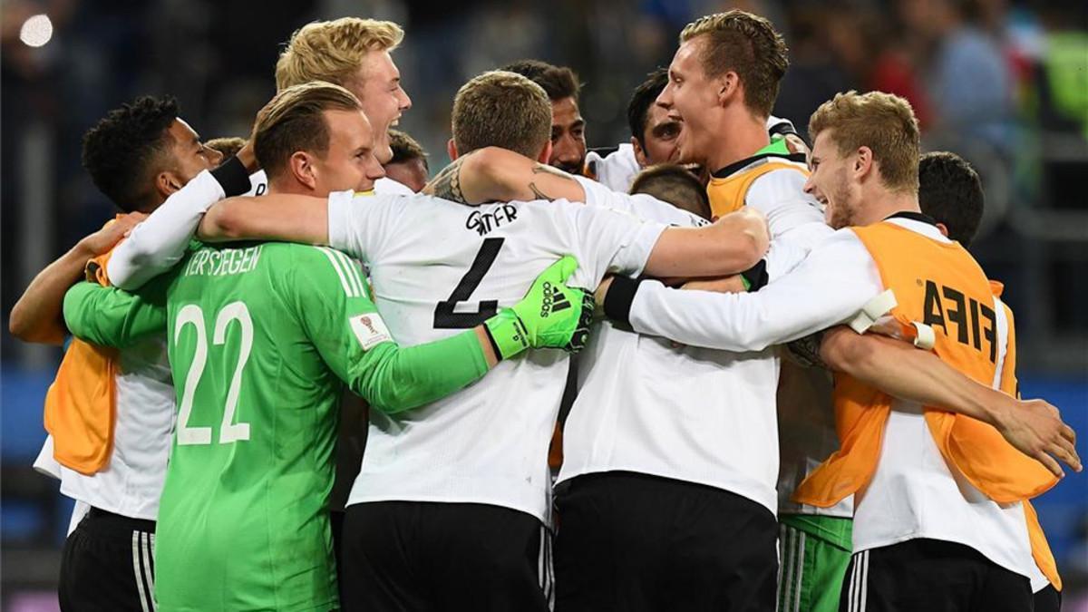 El combinado alemán celebró el título sobre el césped