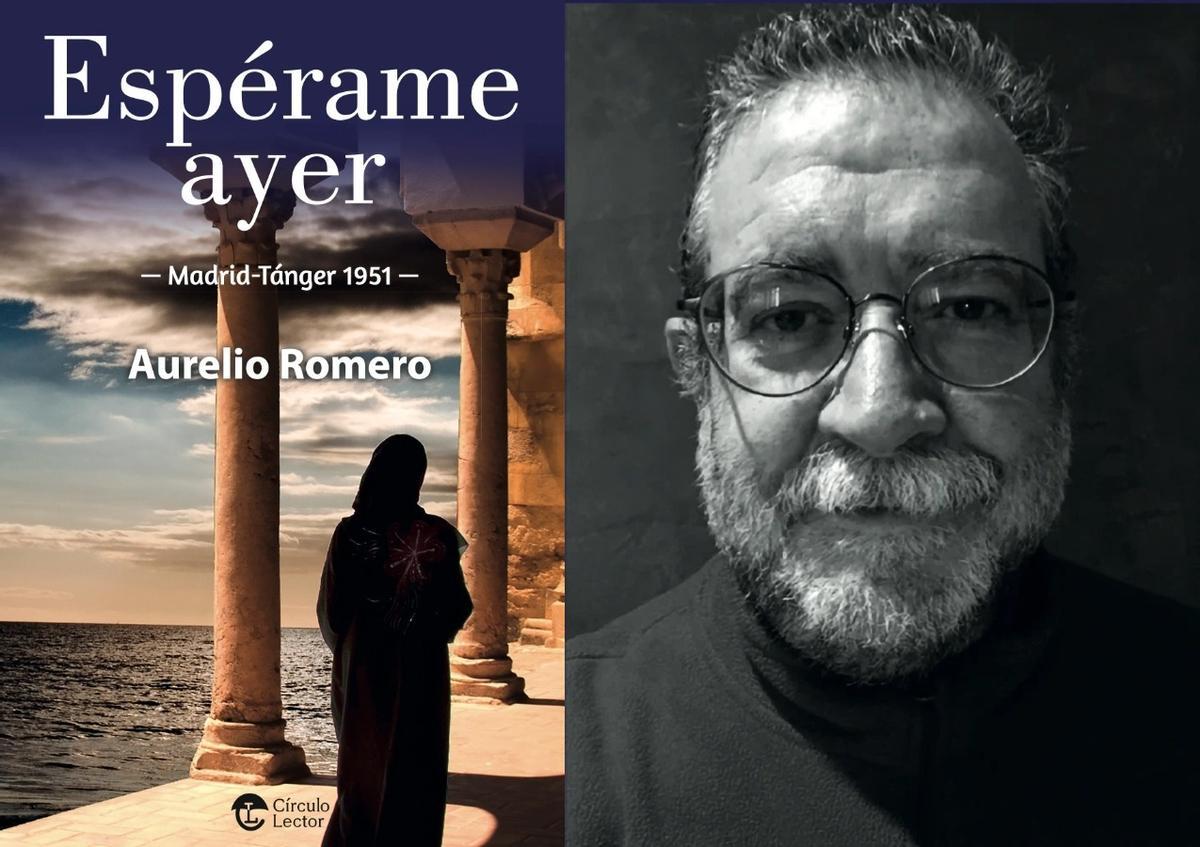 Aurelio Romero con un ejemplar de su libro