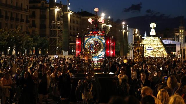 Procesión del Rosario de Cristal en las fiestas del Pilar. a