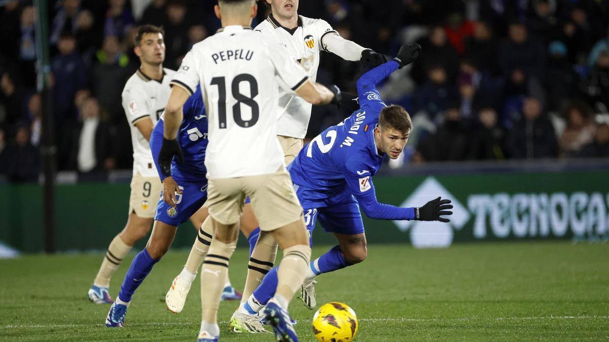 El mediocentro del Valencia CF Javi Guera deberá cumplir sanción por menospreciar al árbitro a grito de «¡Eres malísimo, malísimo!»