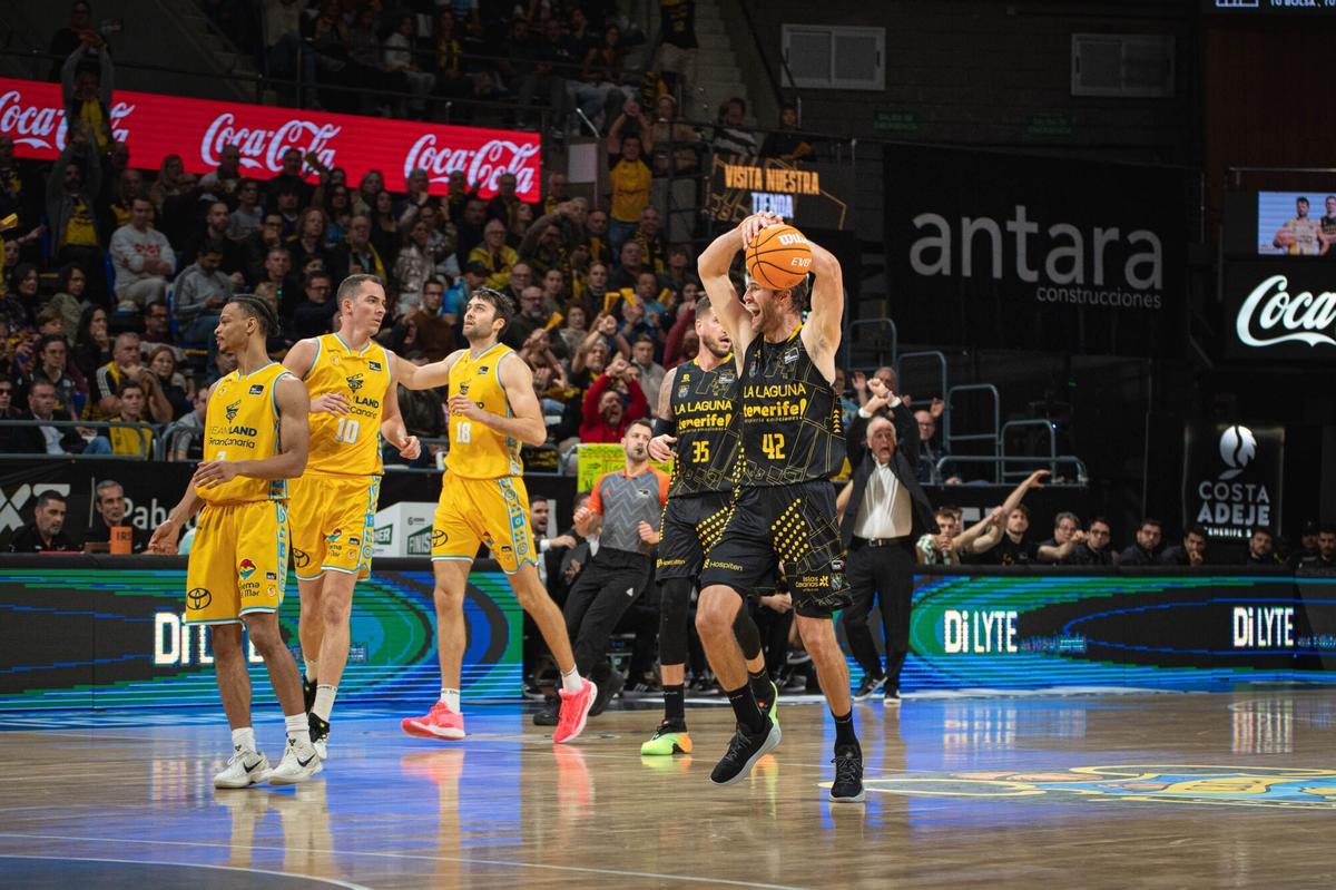 El partido La Laguna Tenerife CB Canarias-CB Gran Canaria, en imágenes