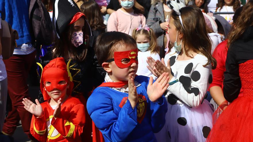 Los niños protagonizan el carnaval en la fiesta infantil de la Corredera