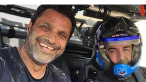 Nasser Al-Attiyah, con Alonso durante un test con Toyota