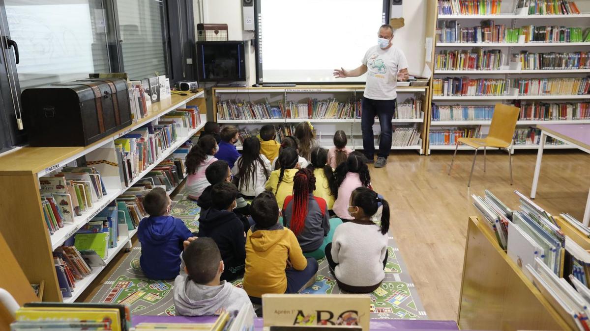 Els alumnes d’una escola gironina, en plena activitat acadèmica