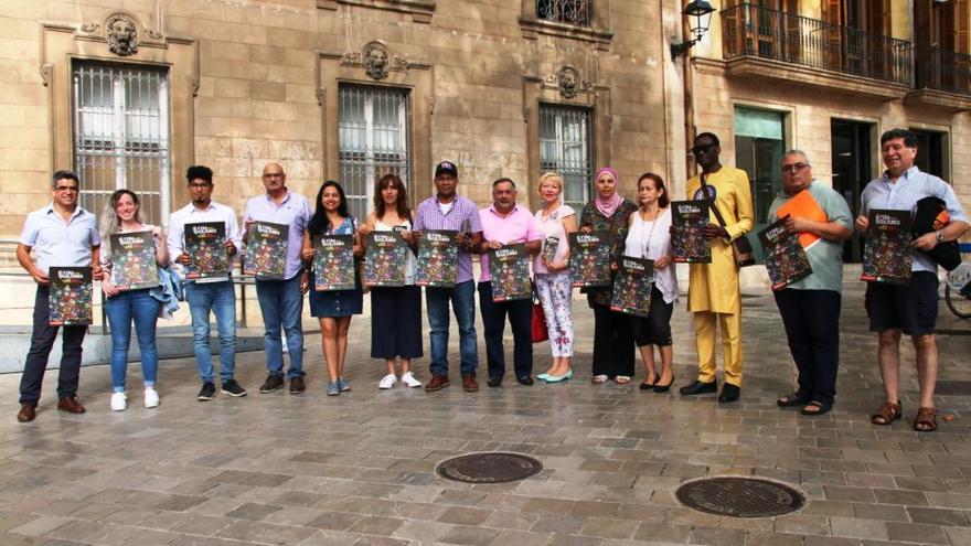 Cargos del Ayuntamiento y representantes de entidades participantes en la Fira.