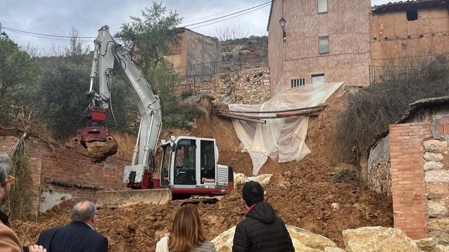 Casas Bajas avanza en la reconstrucción de la calle Castilla hundida