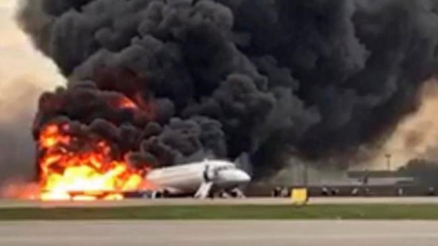 La cifra de muertos en el avión accidentado en Moscú asciende a 41