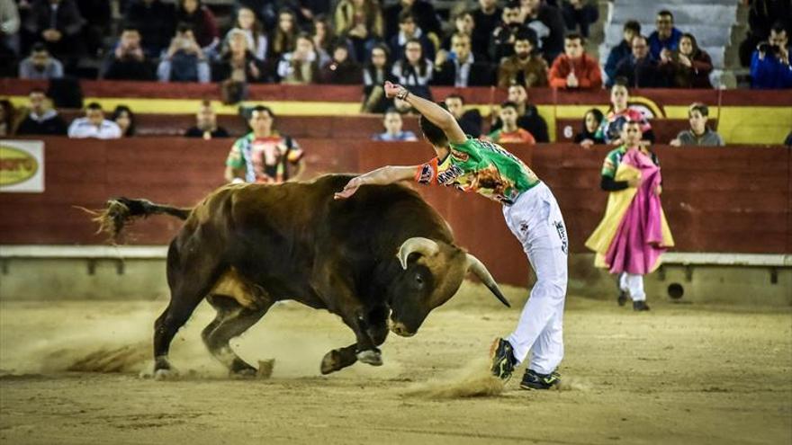 Honor a las leyendas del recorte en la apertura del espectáculo en la arena