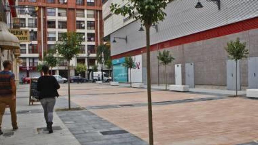 Alcoy estrena una calle peatonal de 887 m2 con pavimento descontaminante