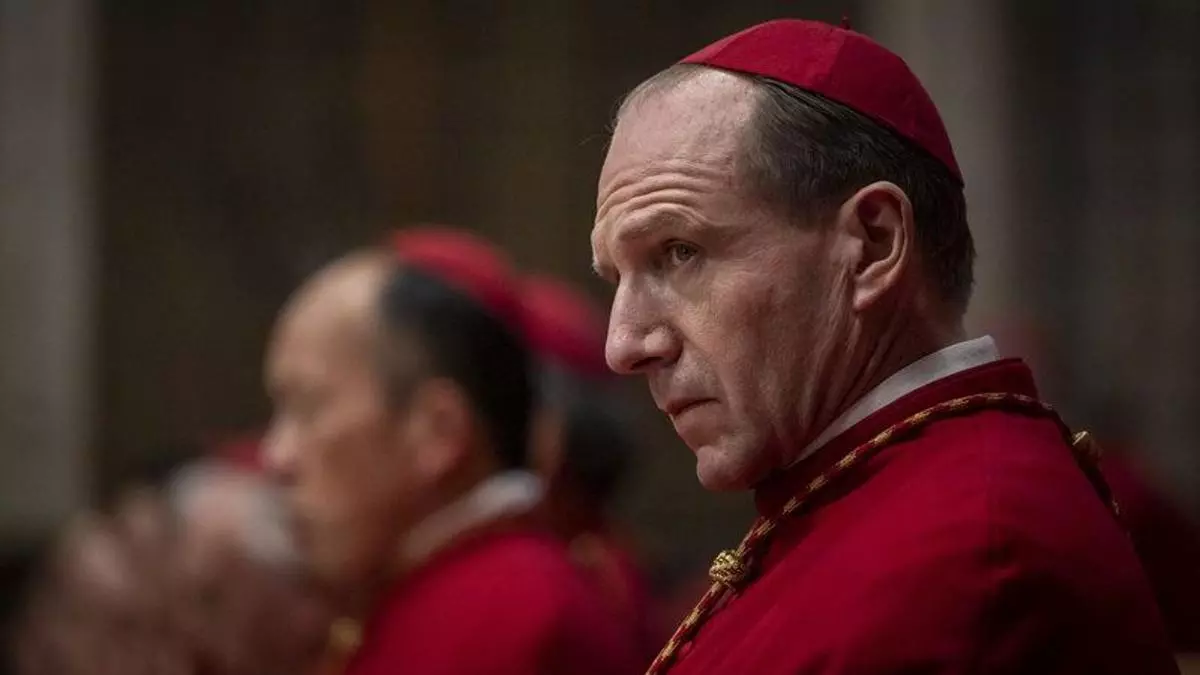 Ralph Fiennes y su sorprendente cambio físico después de 'Cónclave': así ha sido su entrenamiento