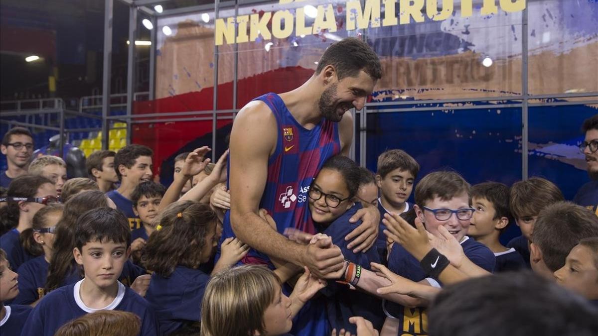 Nikola Mirotic, una de las nuevas estrellas del Barça, en el acto de su presentación