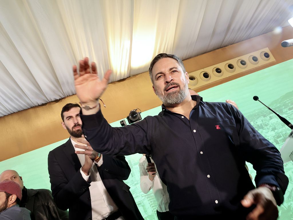 Todas las imágenes de la visita de Santiago Abascal en Murcia este domingo