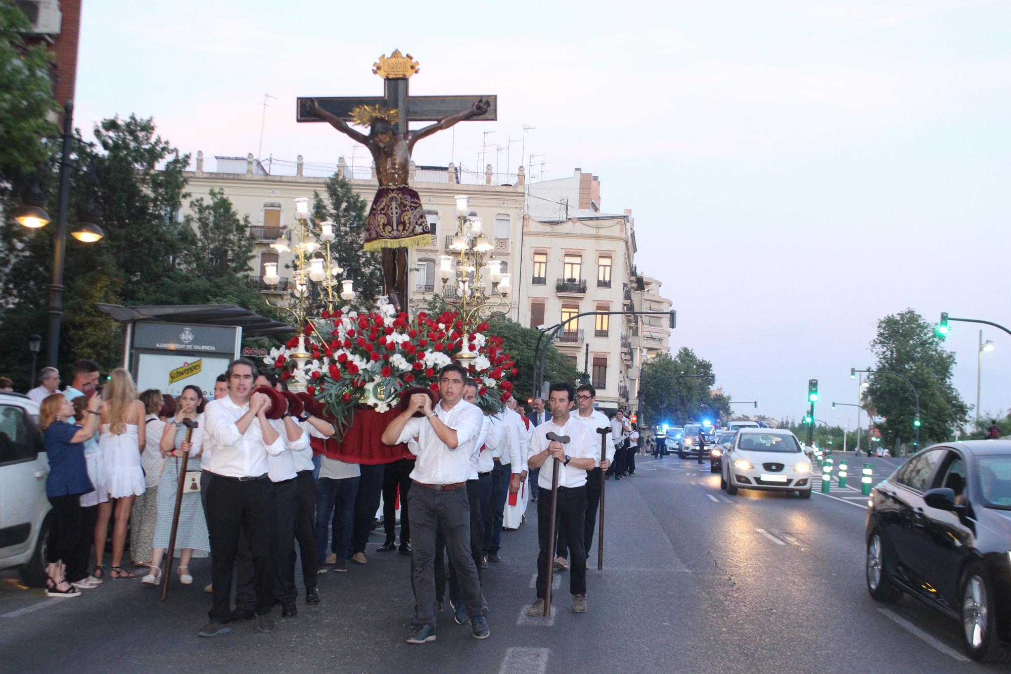 Carmen, Nerea, las cortes y las fallas de Zaidía acompañan al Cristo de la Fe