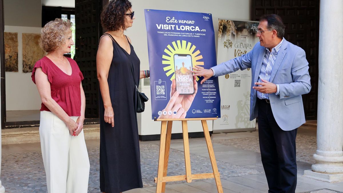 Santiago Parra, edil de Turismo, durante la presentación de las actividades.
