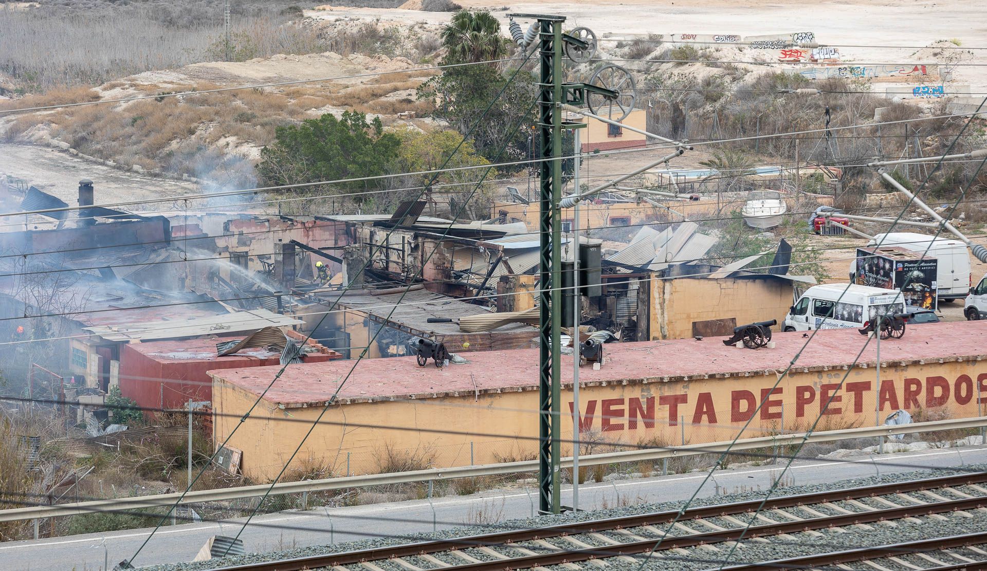 Grave explosión en la pirotecnia Hermanos Sirvent en Fontcalent, Alicante