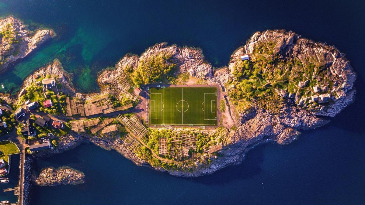 Recogemos algunos de los campos de fútbol más impresionantes y curiosos del mundo.
