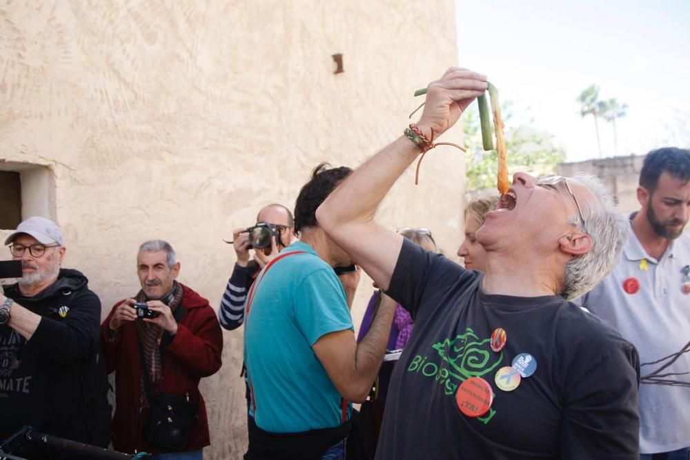 Catalanes y murcianos comparten almuerzo en las vías