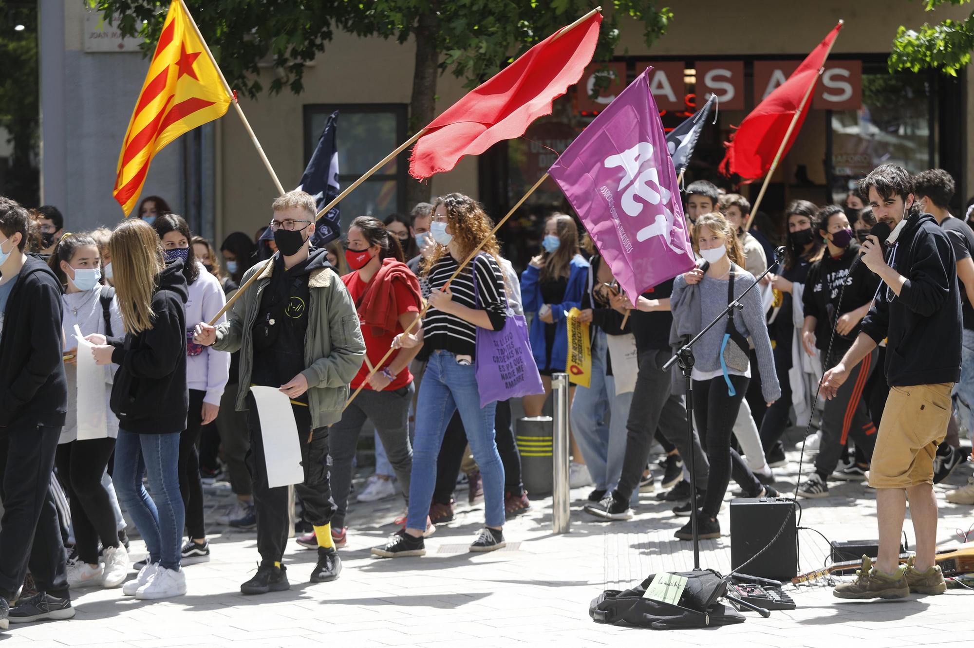 Universitaris es manifesten a Girona per acabar amb la «crisi educativa»