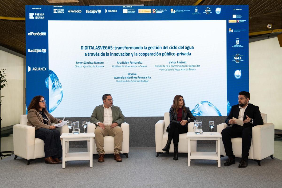 Ascensión Martínez, Víctor Jiménez, Ana Belén Fernández y Javier Sánchez Romero en la mesa redonda.