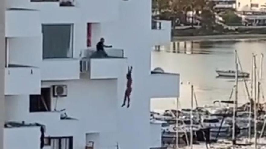 Los vecinos grabaron la caída del último precipitado en Ibiza desde un séptimo piso