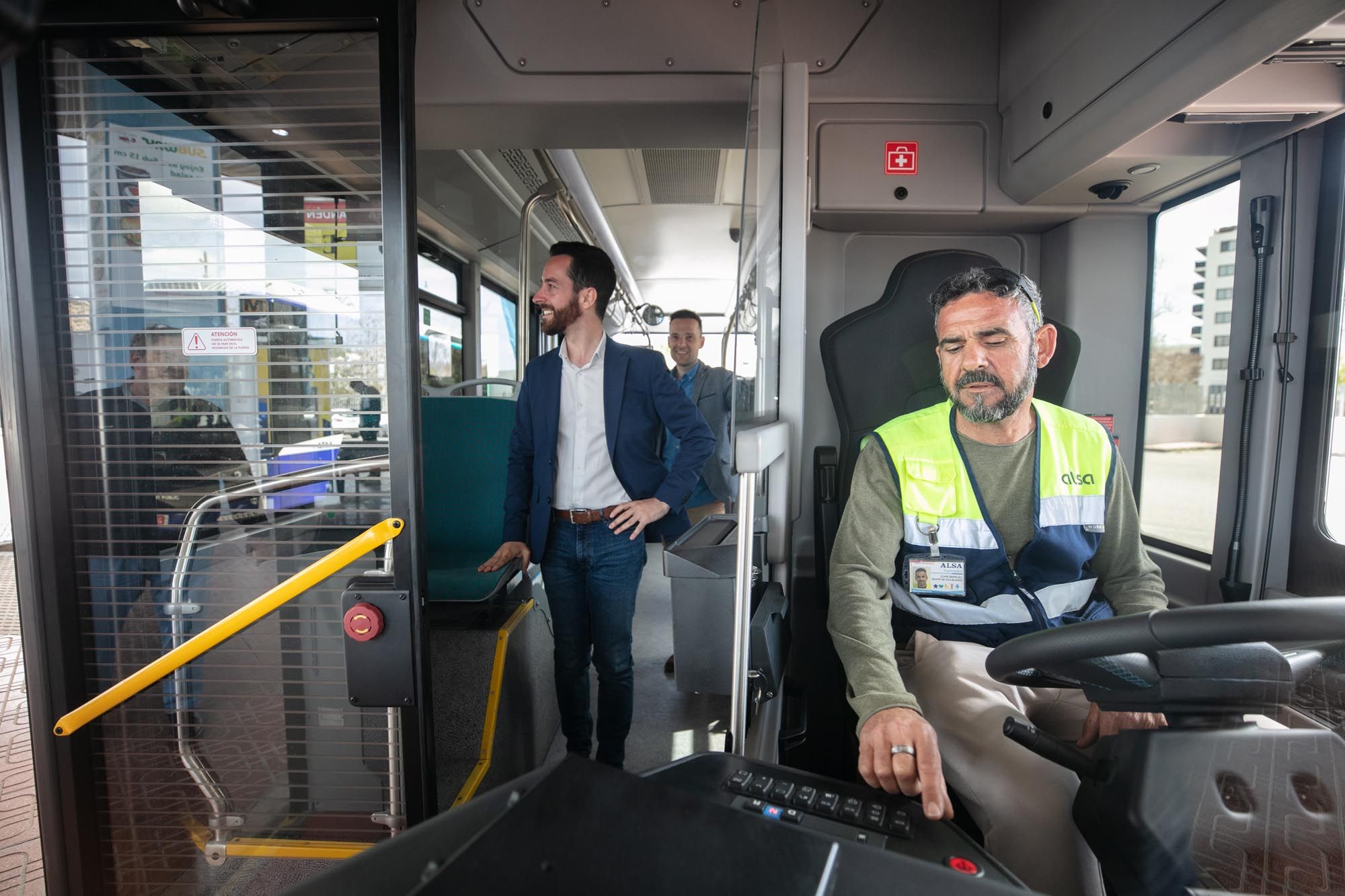 Dos nuevos autobuses eléctricos en Ibiza