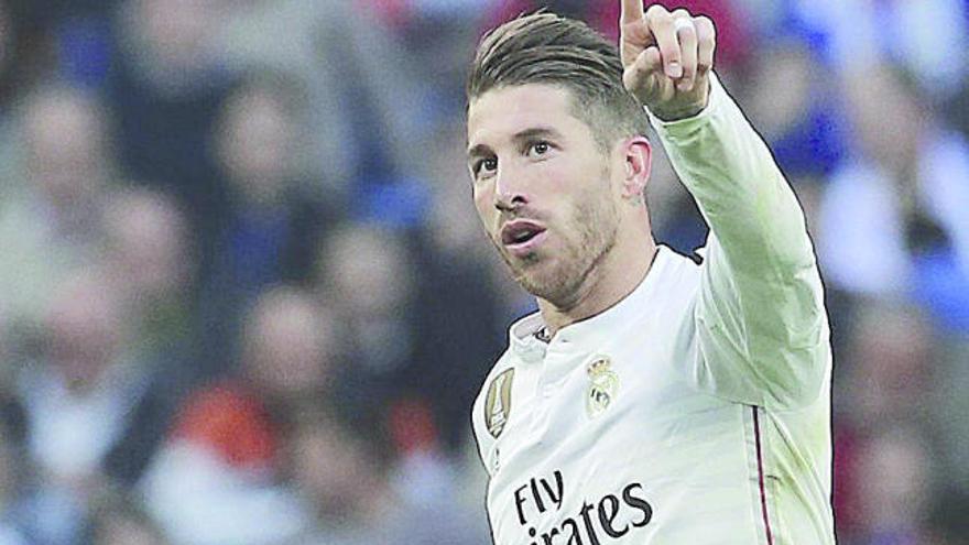 Un gesto de Sergio Ramos en un partido con el Madrid.