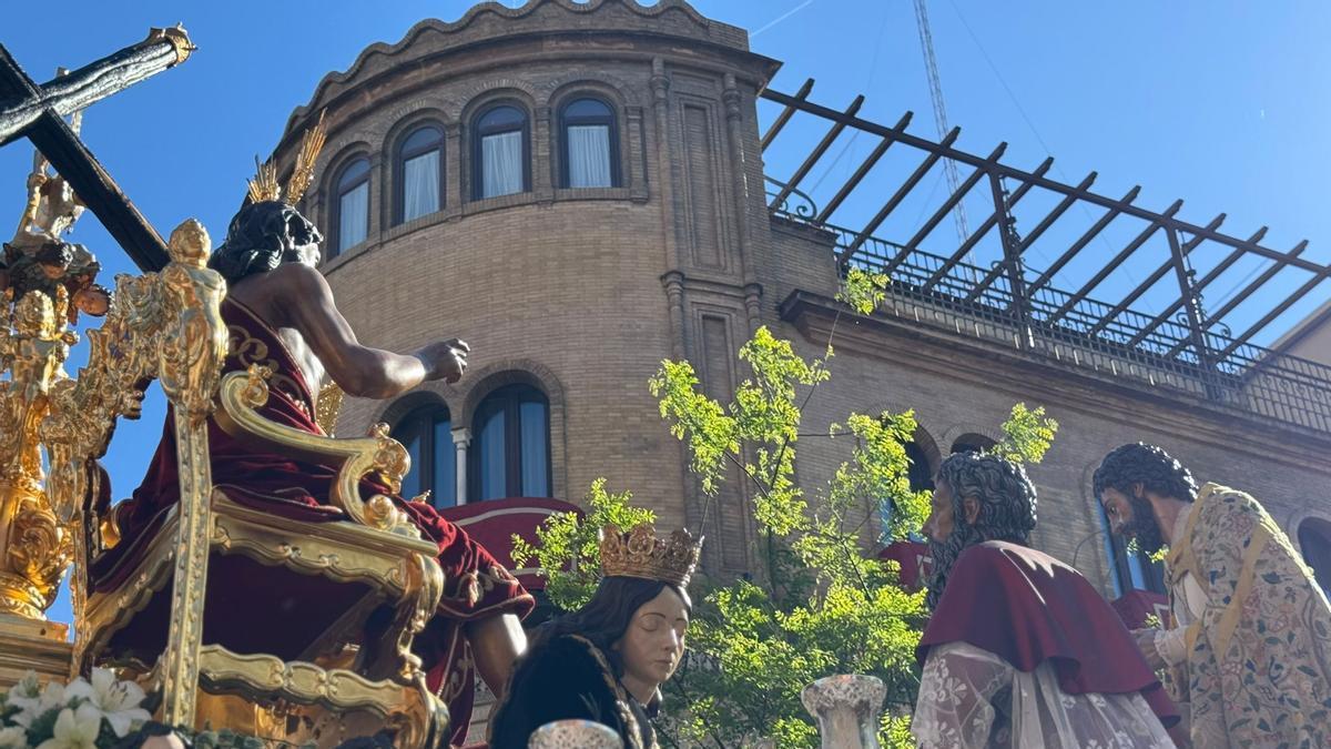 Vídeo | El misterio del Sagrado Decreto de la Hermandad de la Trinidad llega a la calle Orfila