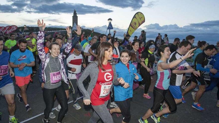 Los corredores toman la salida en la edición del año pasado.