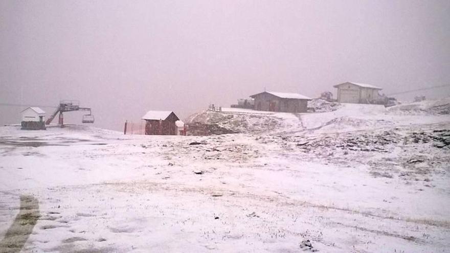 Nevadas localmente fuertes en el Pirineo y viento muy fuerte